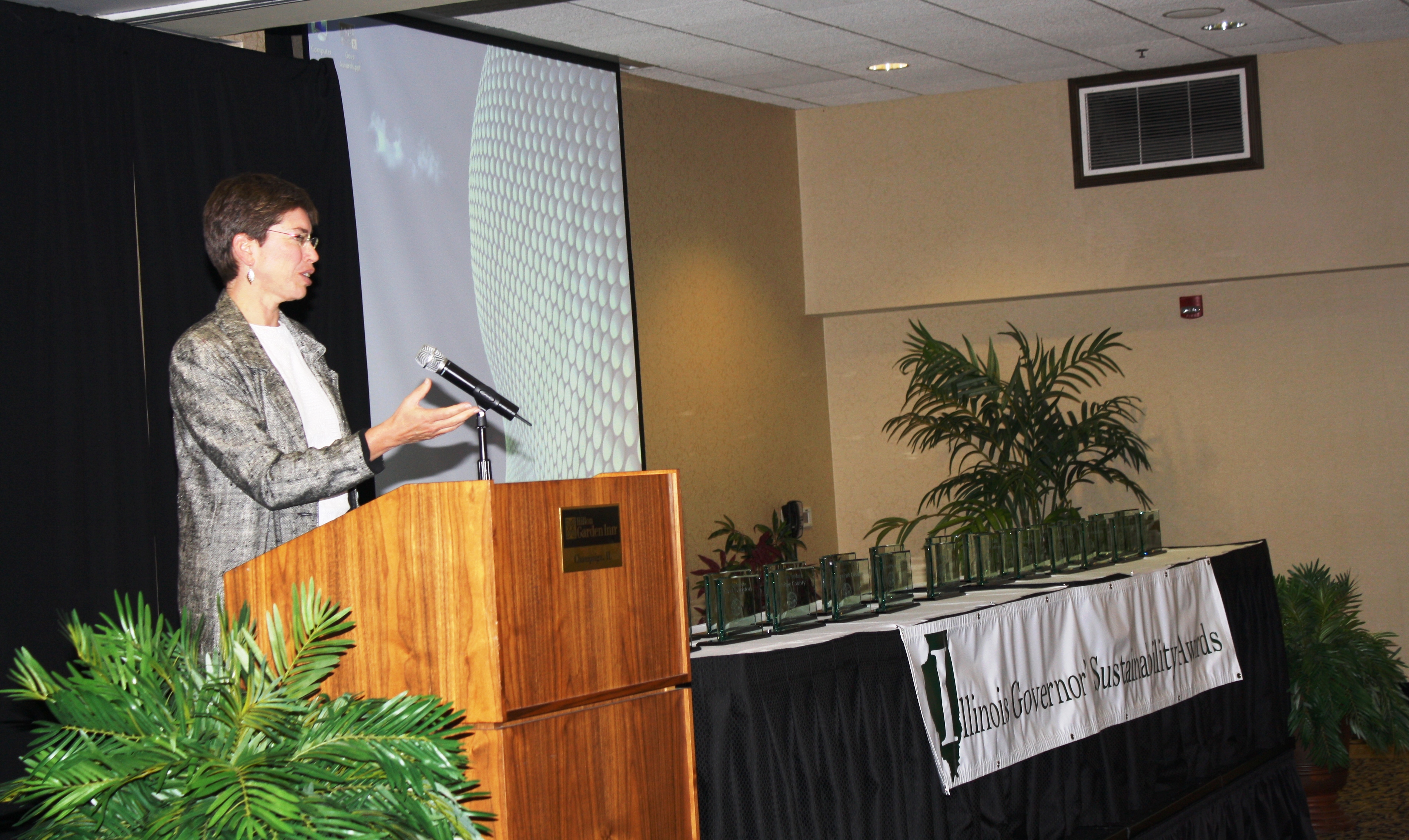 Former Lt. Gov. Shelia Simon speaks at banquet Former Lt. Gov. Shelia Simon speaks at banquet